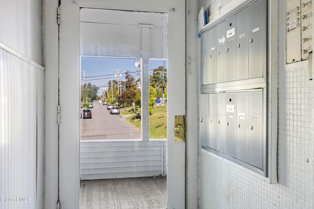 102 S Lake Avenue, Albany, NY 12208