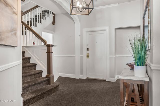 102 S Lake Avenue, Albany, NY 12208