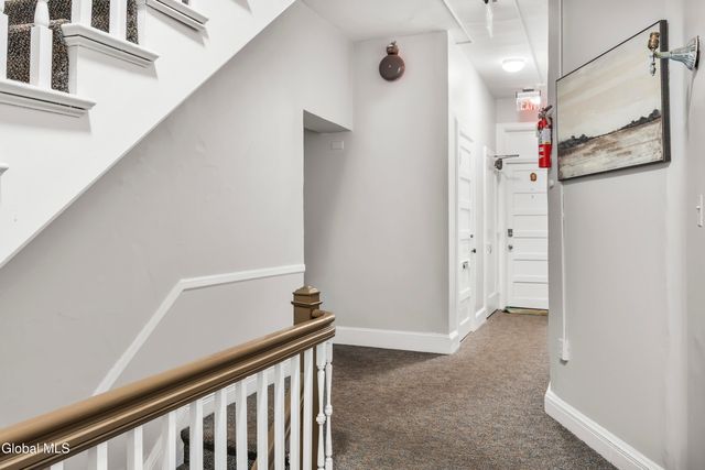 102 S Lake Avenue, Albany, NY 12208