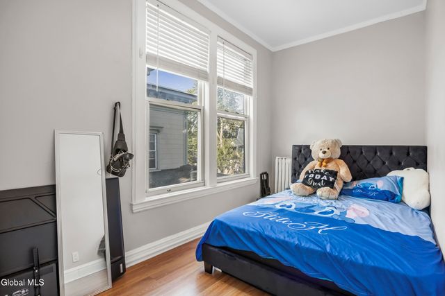 102 S Lake Avenue, Albany, NY 12208