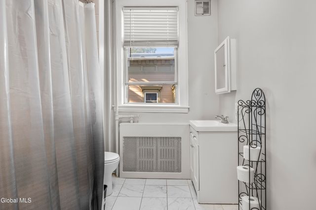 102 S Lake Avenue, Albany, NY 12208