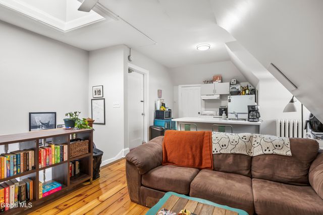 102 S Lake Avenue, Albany, NY 12208