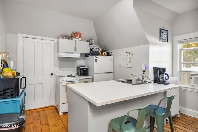 102 S Lake Avenue, Albany, NY 12208