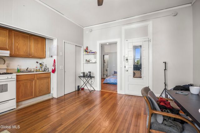 102 S Lake Avenue, Albany, NY 12208