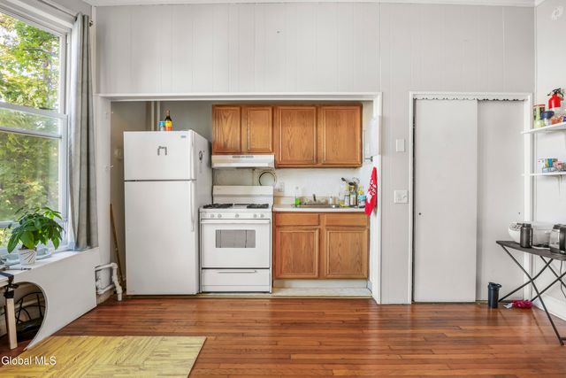 102 S Lake Avenue, Albany, NY 12208