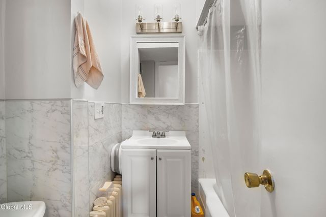 102 S Lake Avenue, Albany, NY 12208