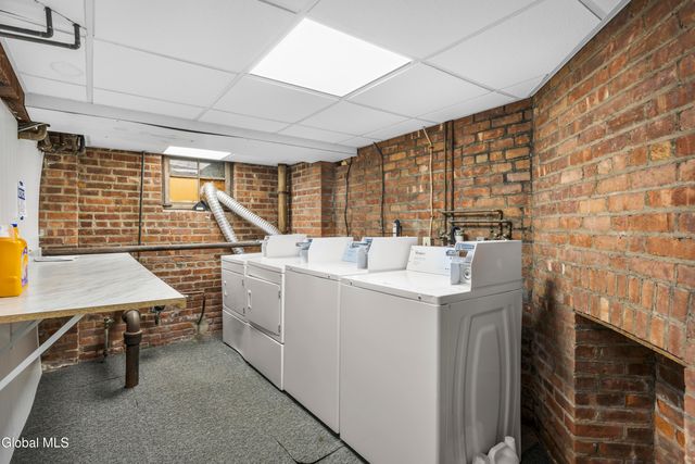 102 S Lake Avenue, Albany, NY 12208