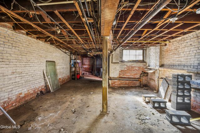 102 S Lake Avenue, Albany, NY 12208