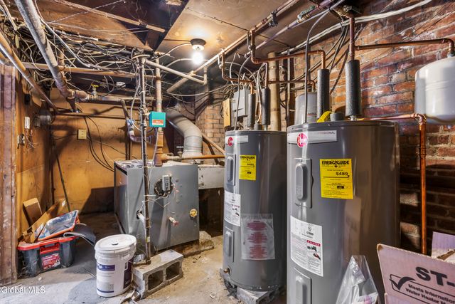 102 S Lake Avenue, Albany, NY 12208