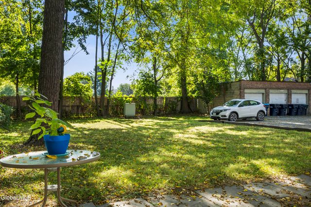 102 S Lake Avenue, Albany, NY 12208