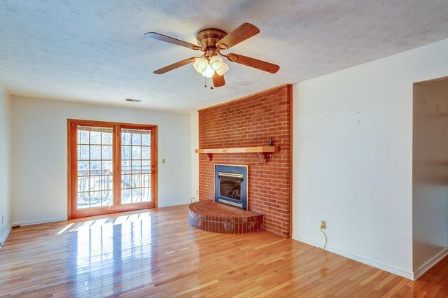 1433 Gravel Lick Branch Road, Waco, KY 40385