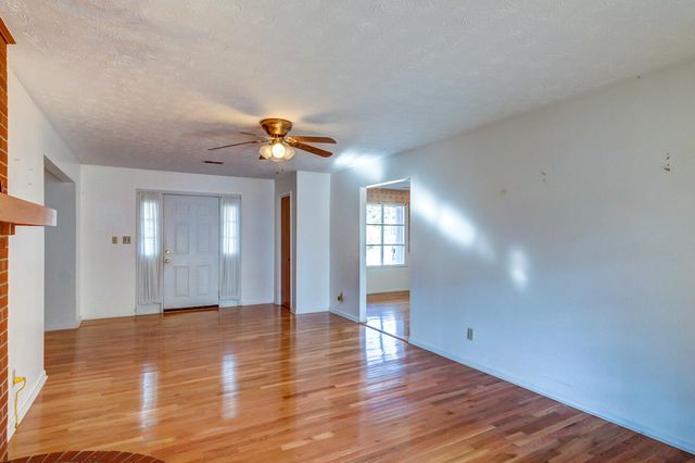 1433 Gravel Lick Branch Road, Waco, KY 40385