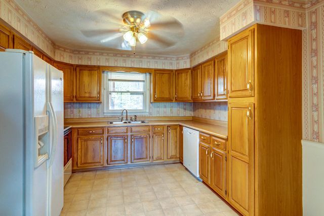 1433 Gravel Lick Branch Road, Waco, KY 40385