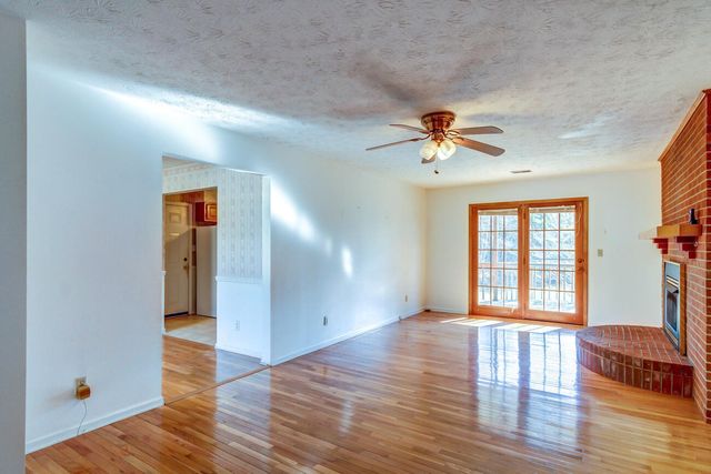 1433 Gravel Lick Branch Road, Waco, KY 40385