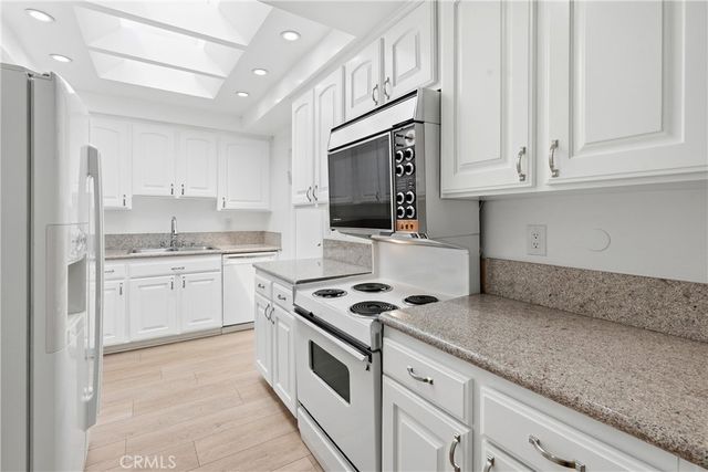 3296 San Amadeo B, Laguna Woods, CA 92637