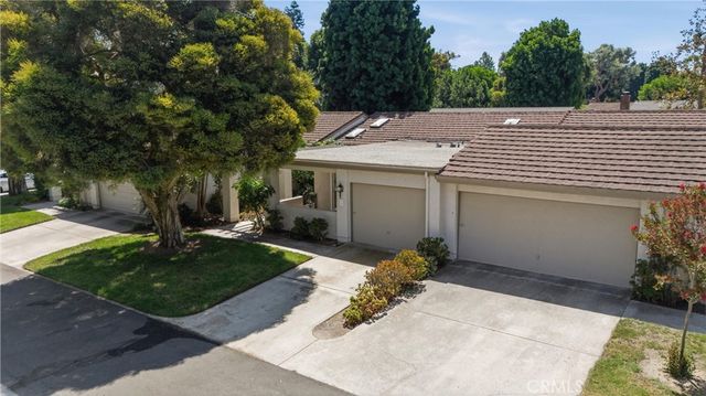 3296 San Amadeo B, Laguna Woods, CA 92637
