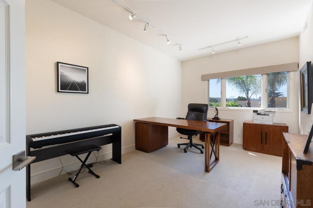 Image 17 of property listing at 3786 Paseo Vista Famosa, Rancho Santa Fe, CA 92091