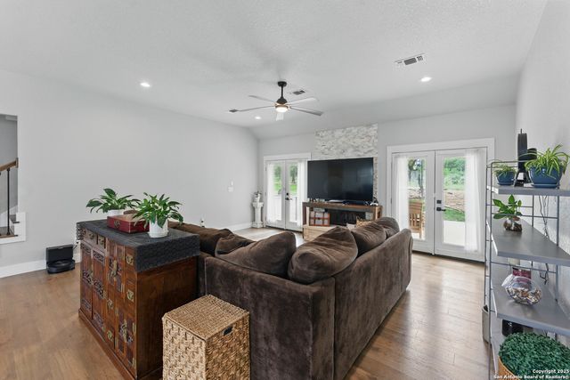 725 Winding View, New Braunfels, TX 78132