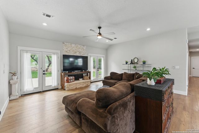 725 Winding View, New Braunfels, TX 78132