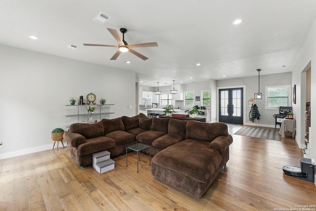 725 Winding View, New Braunfels, TX 78132