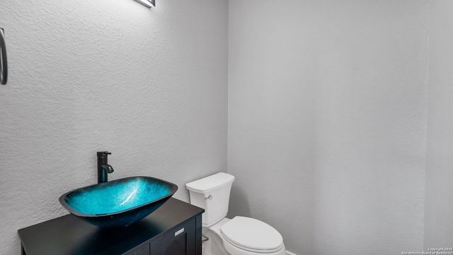725 Winding View, New Braunfels, TX 78132