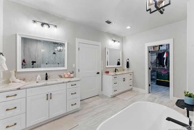 725 Winding View, New Braunfels, TX 78132