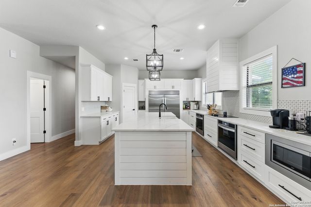725 Winding View, New Braunfels, TX 78132