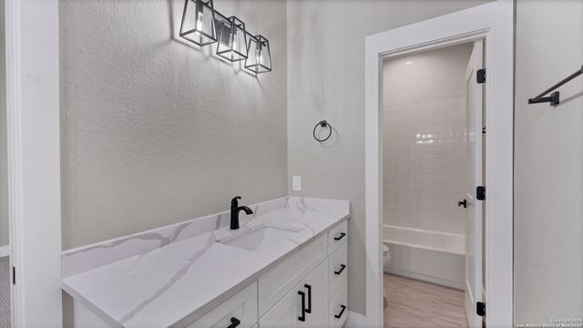 725 Winding View, New Braunfels, TX 78132