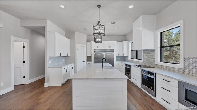 725 Winding View, New Braunfels, TX 78132