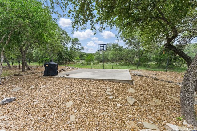 725 Winding View, New Braunfels, TX 78132