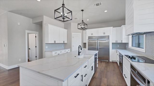 725 Winding View, New Braunfels, TX 78132