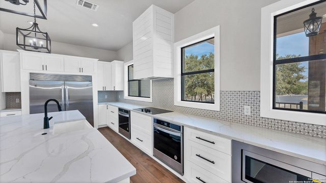 725 Winding View, New Braunfels, TX 78132