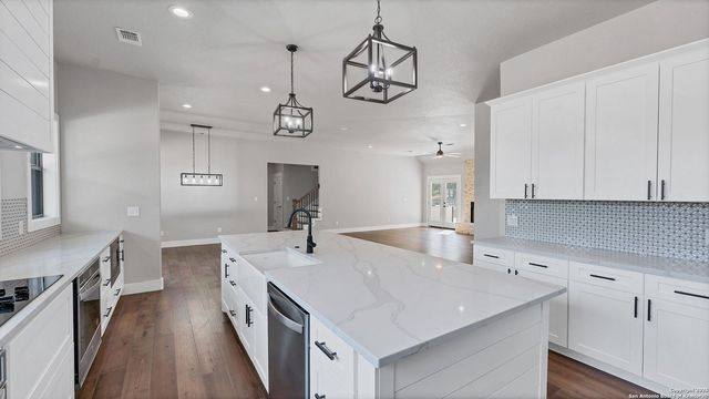 725 Winding View, New Braunfels, TX 78132