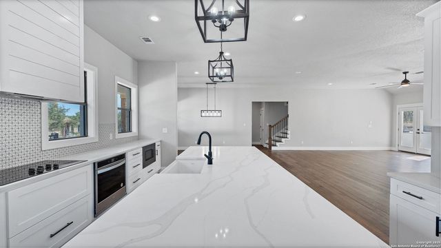 725 Winding View, New Braunfels, TX 78132