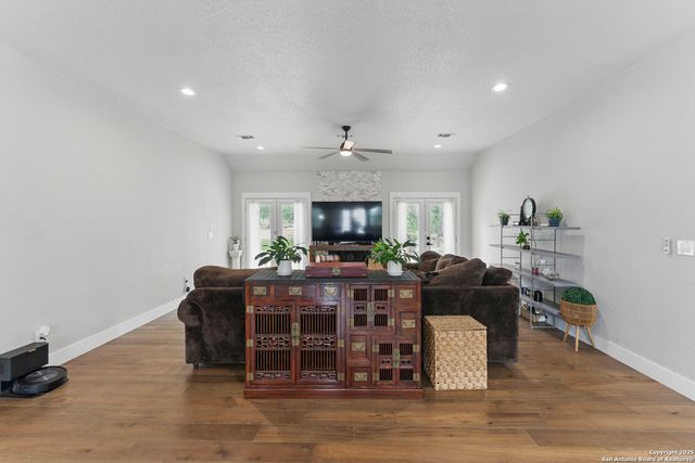 725 Winding View, New Braunfels, TX 78132