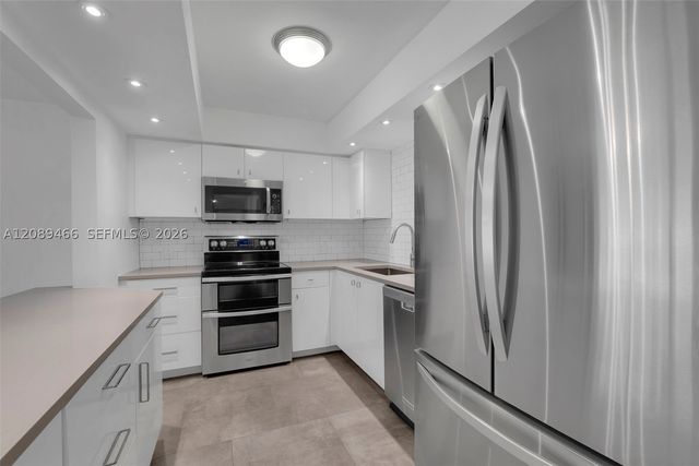 3050 NE 48th Street 208, Fort Lauderdale, FL 33308