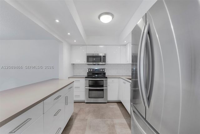 3050 NE 48th Street 208, Fort Lauderdale, FL 33308