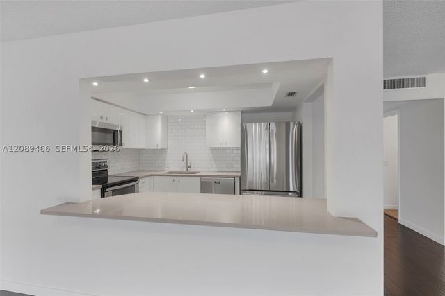 3050 NE 48th Street 208, Fort Lauderdale, FL 33308