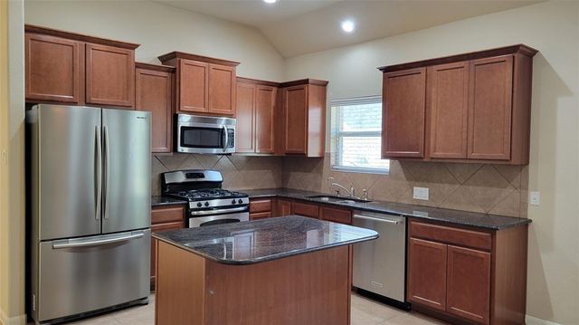 122 Black Swan Place, Magnolia, TX 77354