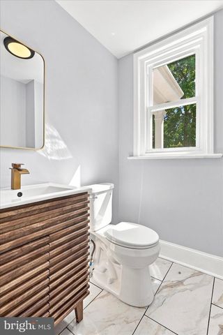 24 BELMONT CIR, Trenton, NJ 08618