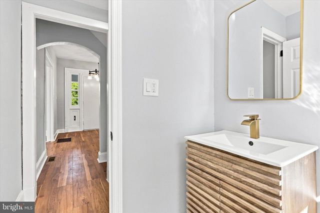 24 BELMONT CIR, Trenton, NJ 08618