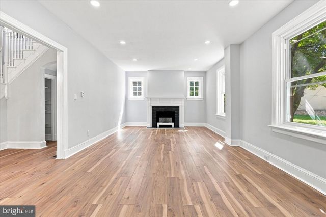 24 BELMONT CIR, Trenton, NJ 08618