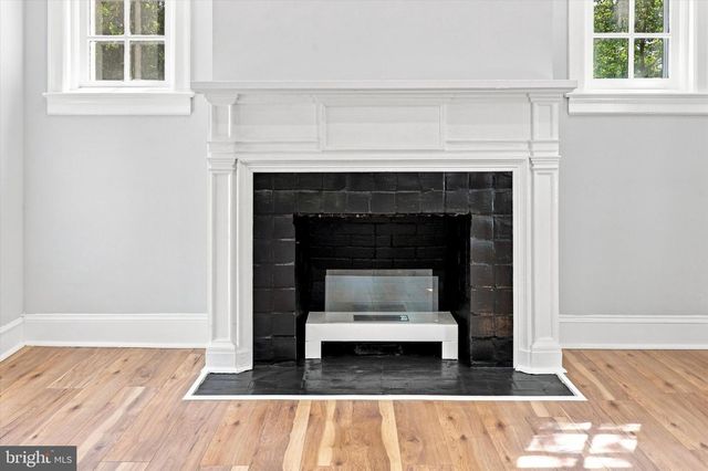 24 BELMONT CIR, Trenton, NJ 08618