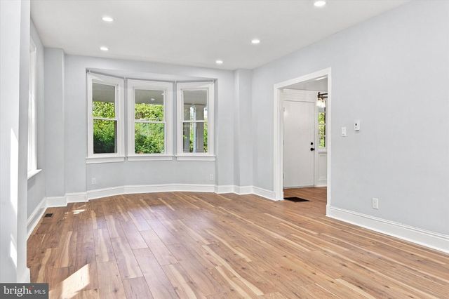 24 BELMONT CIR, Trenton, NJ 08618