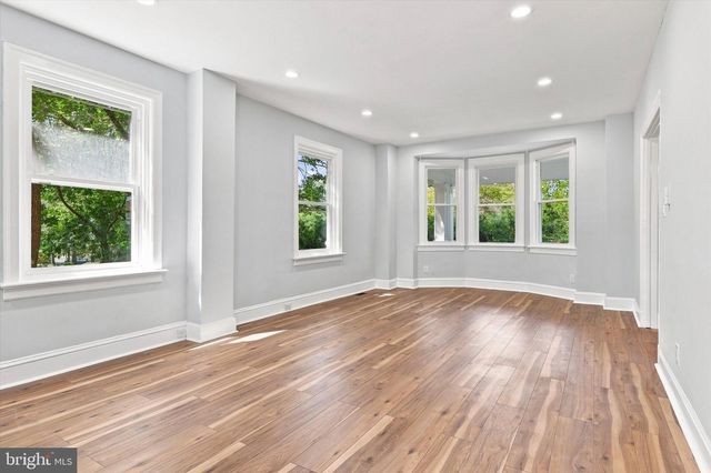 24 BELMONT CIR, Trenton, NJ 08618