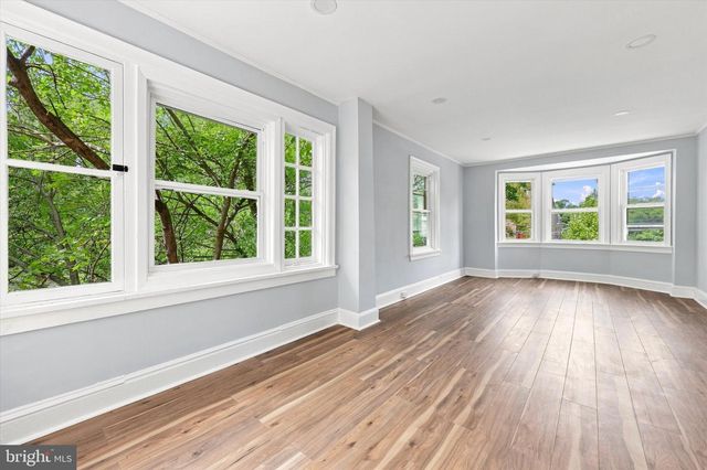 24 BELMONT CIR, Trenton, NJ 08618