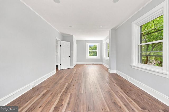 24 BELMONT CIR, Trenton, NJ 08618
