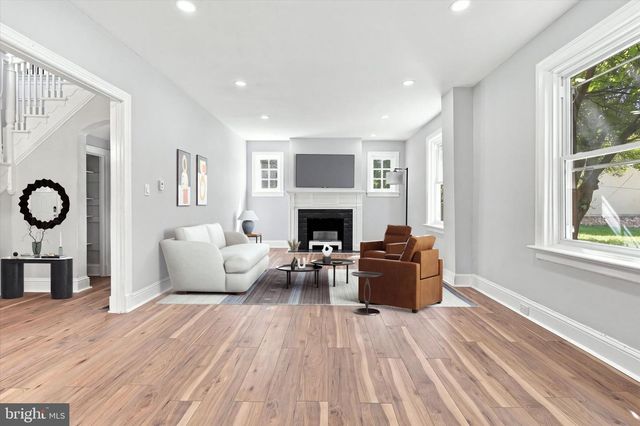 24 BELMONT CIR, Trenton, NJ 08618