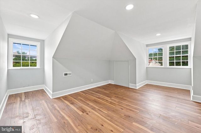 24 BELMONT CIR, Trenton, NJ 08618