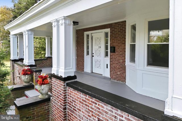 24 BELMONT CIR, Trenton, NJ 08618